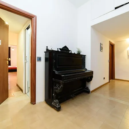 Inside Chiaia Pensionat Neapel