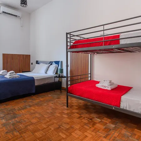 Inside Chiaia 3*