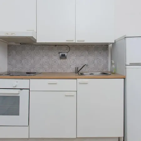 Inside Chiaia Неаполь