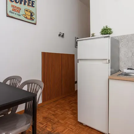 Inside Chiaia Неаполь