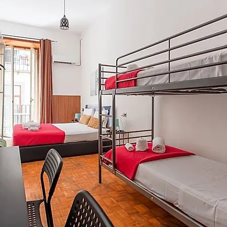 Inside Chiaia 3* Neapol