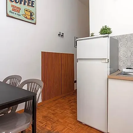 Inside Chiaia 3*