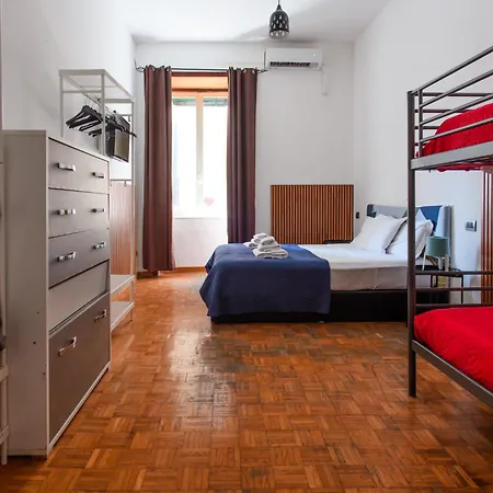 Inside Chiaia 3* Nápoly